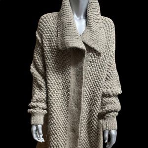 Cardigan tan size L with snap closure